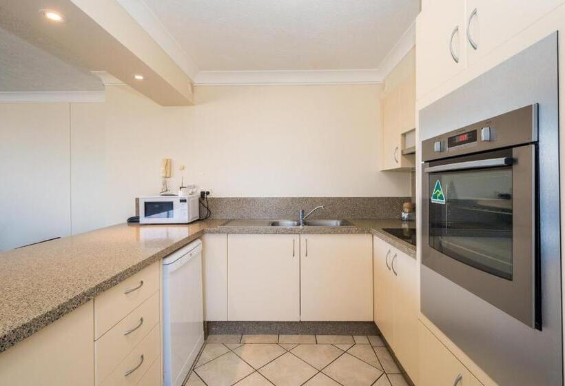 2 Bedrooms Apartment City View, Breakers North Absolute Beachfront Apartments