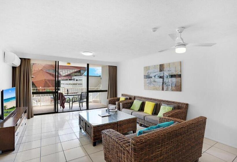 プールビューの２ベッドルームアパート, Breakers North Absolute Beachfront Apartments