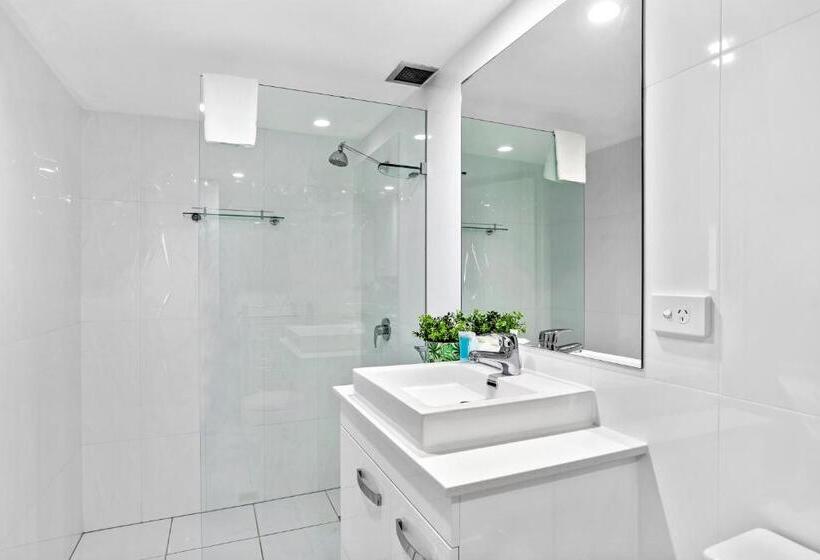 Апартаменты 2 Спальни, Breakers North Absolute Beachfront Apartments