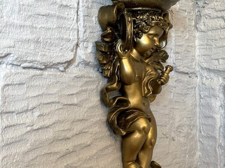 标准间, Dukes Folly