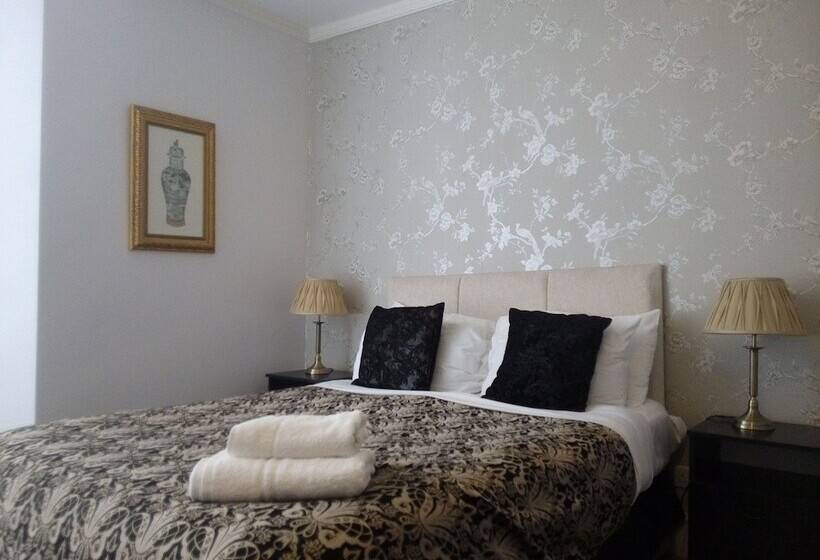 标准间, Dukes Folly