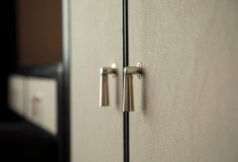 غرفة قياسية سرير كينج, Fonab Castle