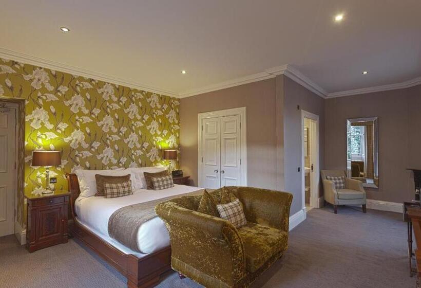 غرفة قياسية, Fonab Castle