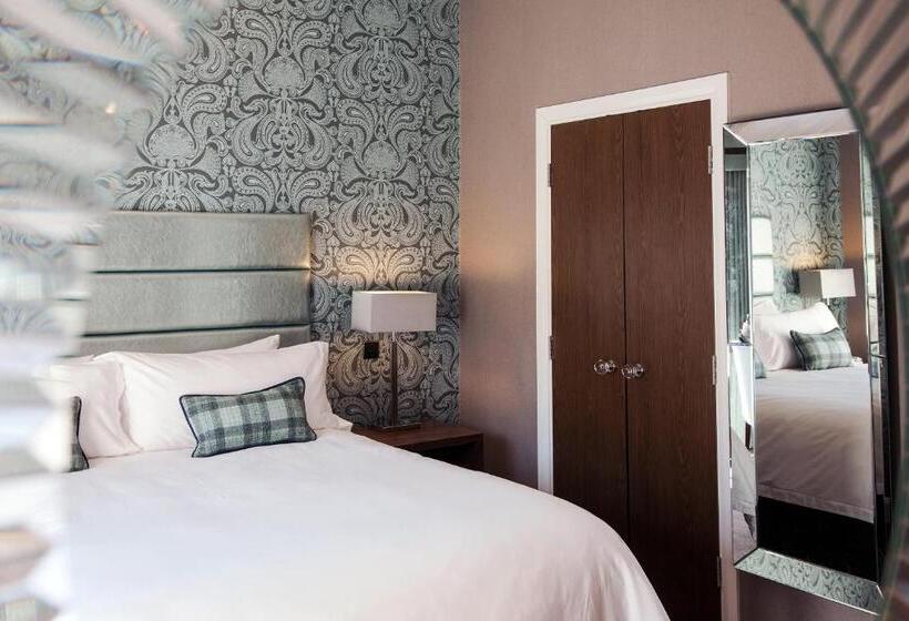 جناح, Fonab Castle