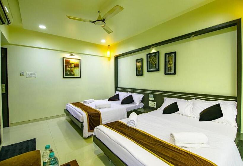 デラックスの４人部屋, La Hotel Metro Near Bkc