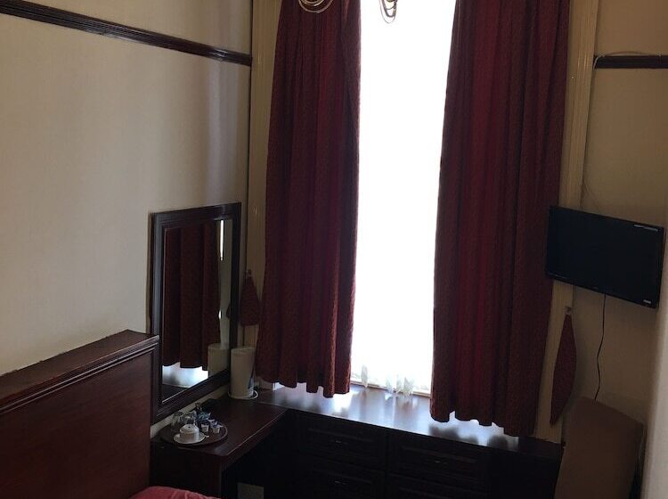 חדר סטנדרט יחיד, Smiths