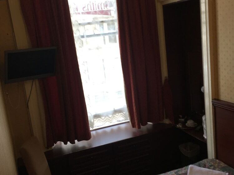 חדר סטנדרט יחיד, Smiths