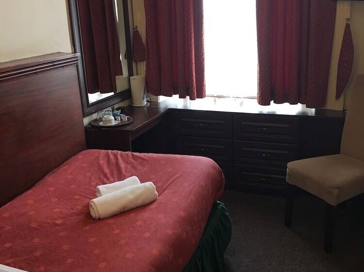 חדר סטנדרט יחיד, Smiths