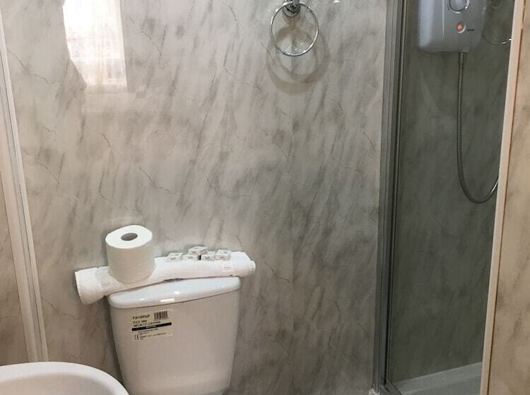 חדר משפחתי, Smiths