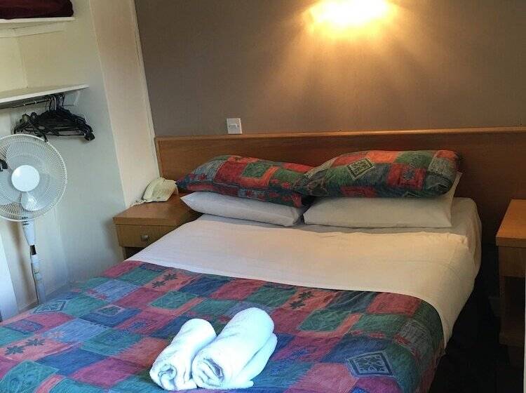 חדר סטנדרט, Smiths