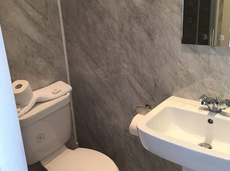 חדר משפחתי, Smiths