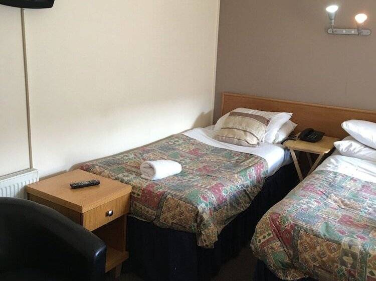 חדר סטנדרט לשלושה, Smiths