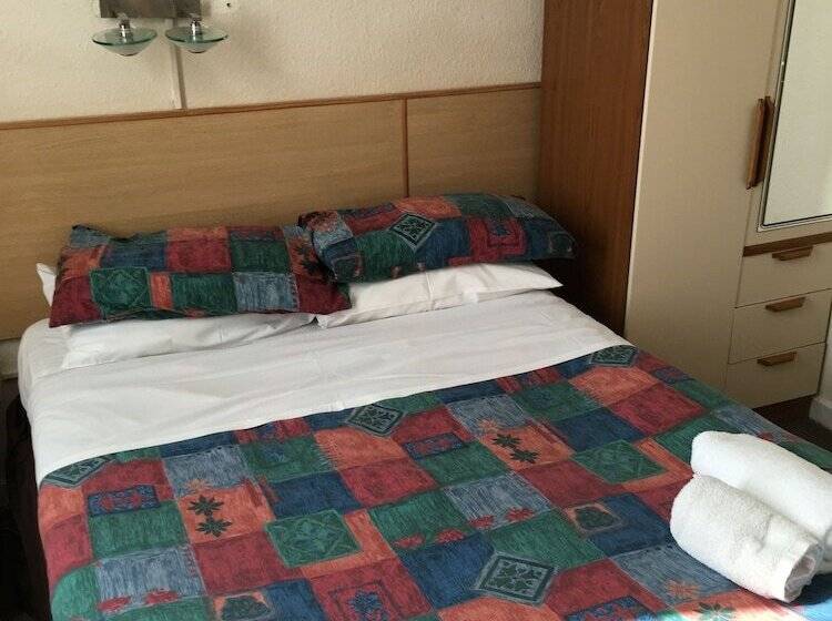 חדר סטנדרד יחיד חדר אמבטיה משותף, Smiths