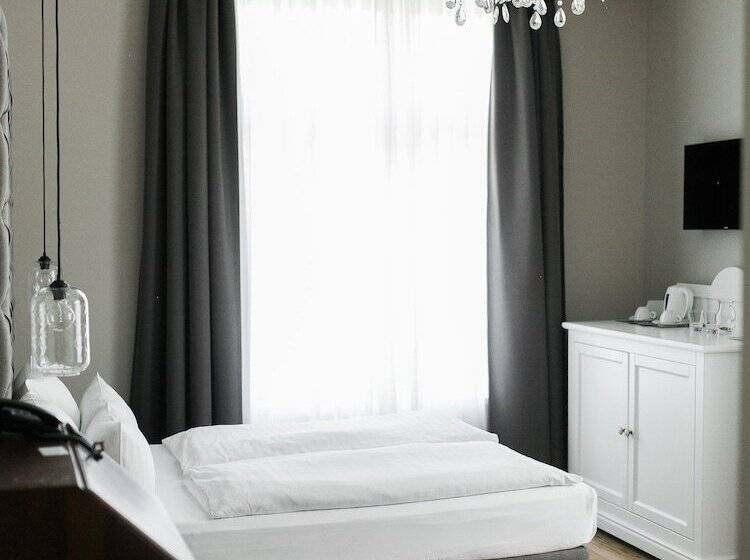 اتاق استاندارد, Tchaikovsky