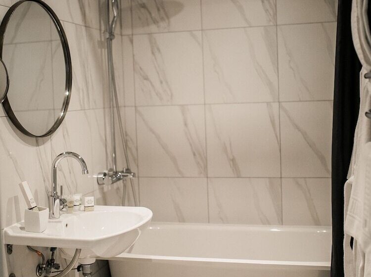 اتاق استاندارد, Tchaikovsky