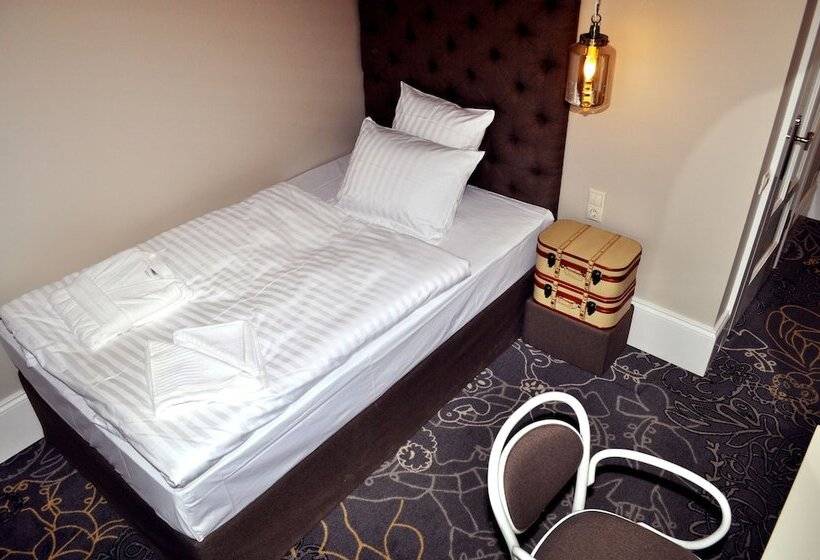 اتاق استاندارد یک نفره, Tchaikovsky