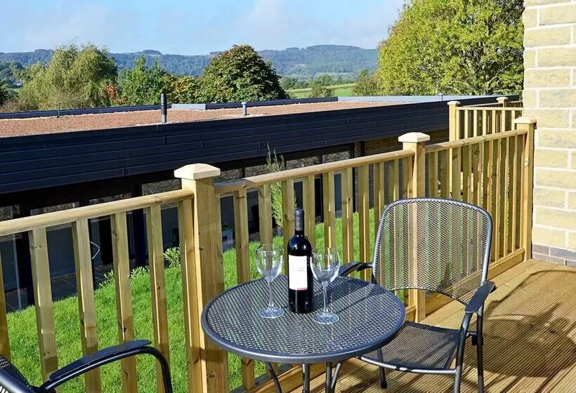 デラックススイート, The View At The White Horse Woolley Moor