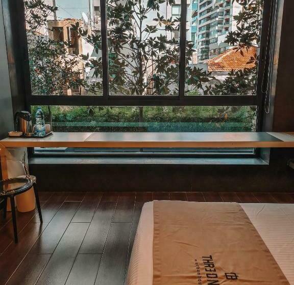 اتاق لوکس, Three O Nine