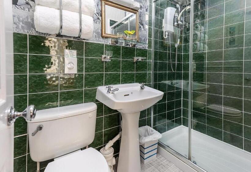 سوئیت با تخت بزرگ, The Kensington