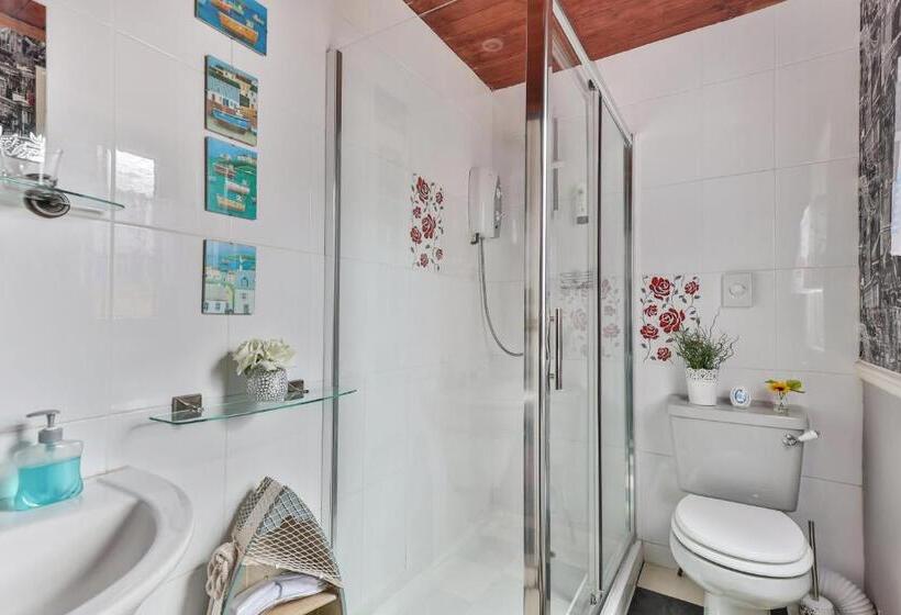 اتاق لوکس با تخت بزرگ, The Kensington