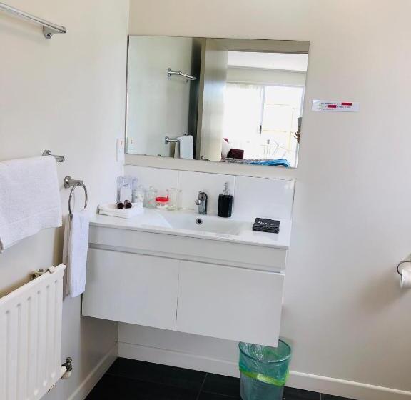 テラス付きスタンダードワンルーム, Red Rock Thermal Motel Mineral Pool