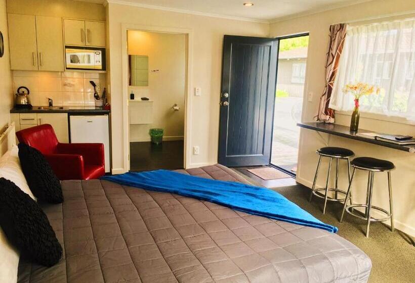 テラス付きスタンダードワンルーム, Red Rock Thermal Motel Mineral Pool