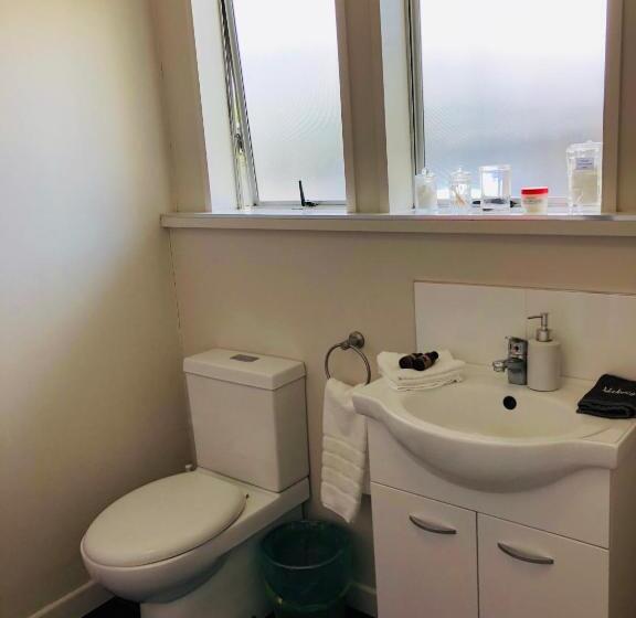 デラックススタジオ, Red Rock Thermal Motel Mineral Pool