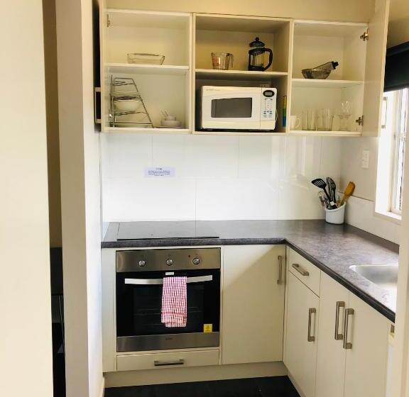 デラックススタジオ, Red Rock Thermal Motel Mineral Pool