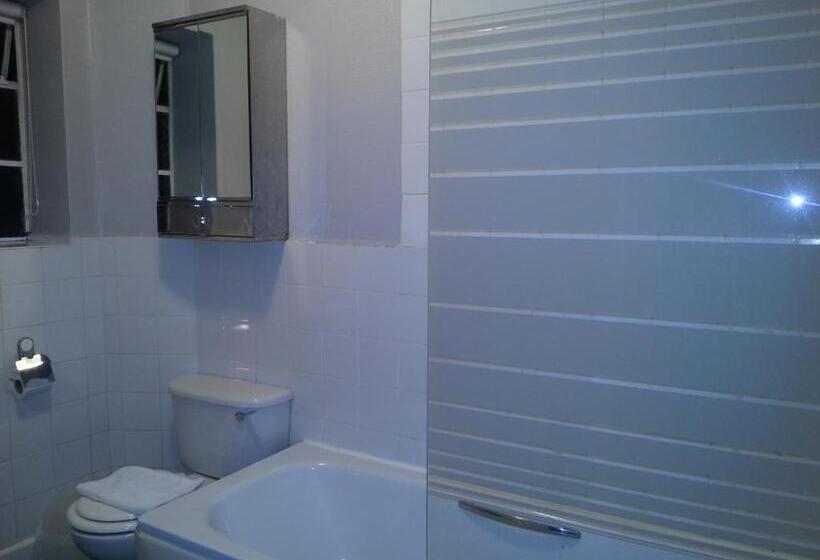 غرفة عائلية, Tree Hotel At Iffley