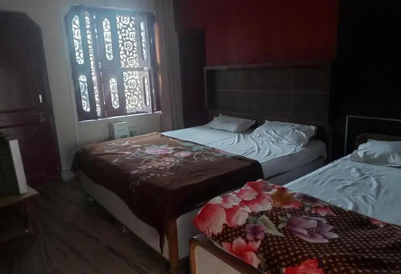 Deluxe Kolmen Hengen Huone, Vijay Laxmi