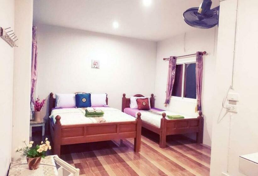 스탠다드 트리플 룸, Baan Haneen At Lanta