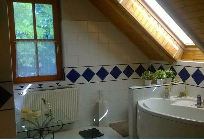 غرفة قياسية رباعية مطلة على الحديقة, Cosy Rooms On The Lake Near Budapest And The Airport