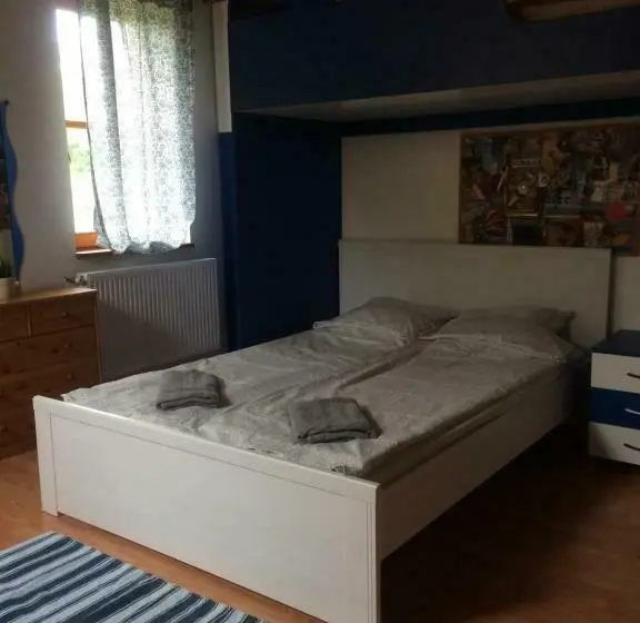 ガーデンビュースタンダード４ベッドルーム, Cosy Rooms On The Lake Near Budapest And The Airport