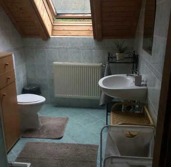 スタンダード４人部屋, Cosy Rooms On The Lake Near Budapest And The Airport