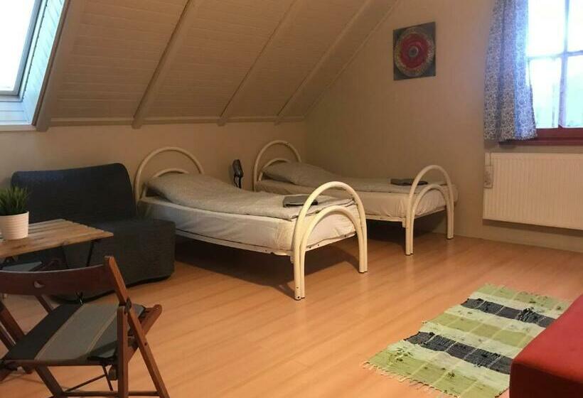 Четырехместный Номер Стандарт, Cosy Rooms On The Lake Near Budapest And The Airport