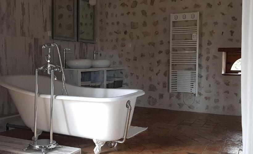 غرفة ديلوكس, La Maison Josnes De Mady