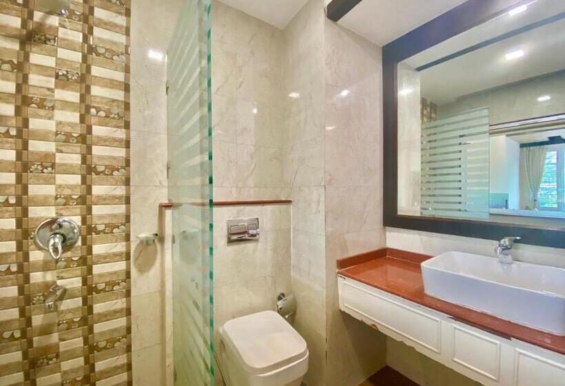 اتاق اجرایی با تخت بزرگ, Green View By Green Tree Hotels