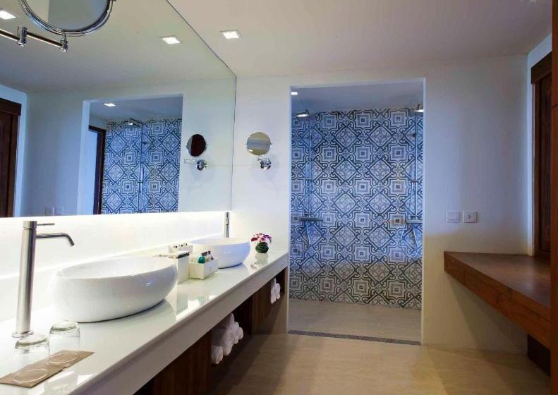 스위트 킹사이즈 침대, Zenmaya Oceanfront Phuket, Trademark Collection By Wyndham