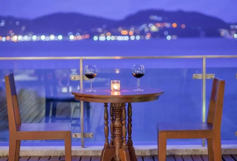 Sviitti King-vuode, Zenmaya Oceanfront Phuket, Trademark Collection By Wyndham