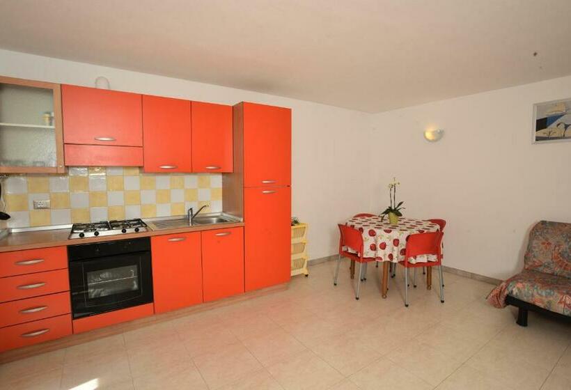 דירת חדר, Costadoro