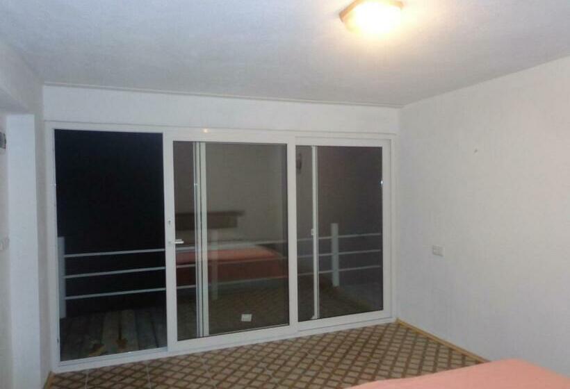 اتاق استاندارد با چشم‌انداز دریا, Farmhill