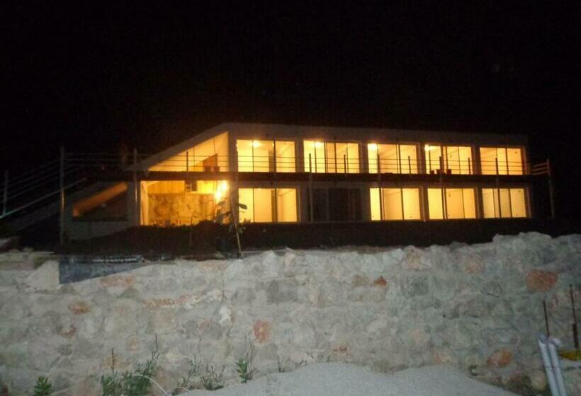 اتاق استاندارد با چشم‌انداز دریا, Farmhill