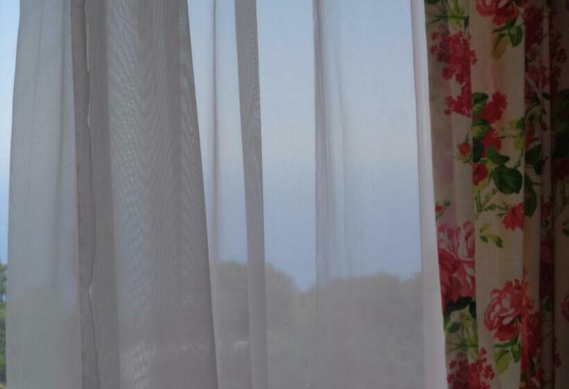 اتاق استاندارد با چشم‌انداز دریا, Farmhill