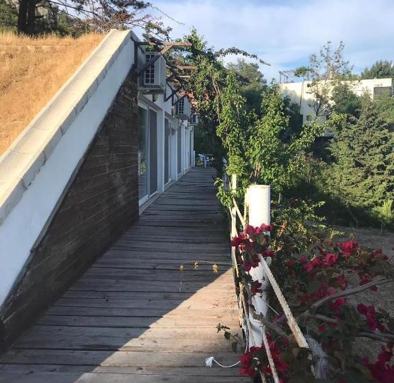 اتاق استاندارد با بالکن و چشم‌انداز دریا, Farmhill