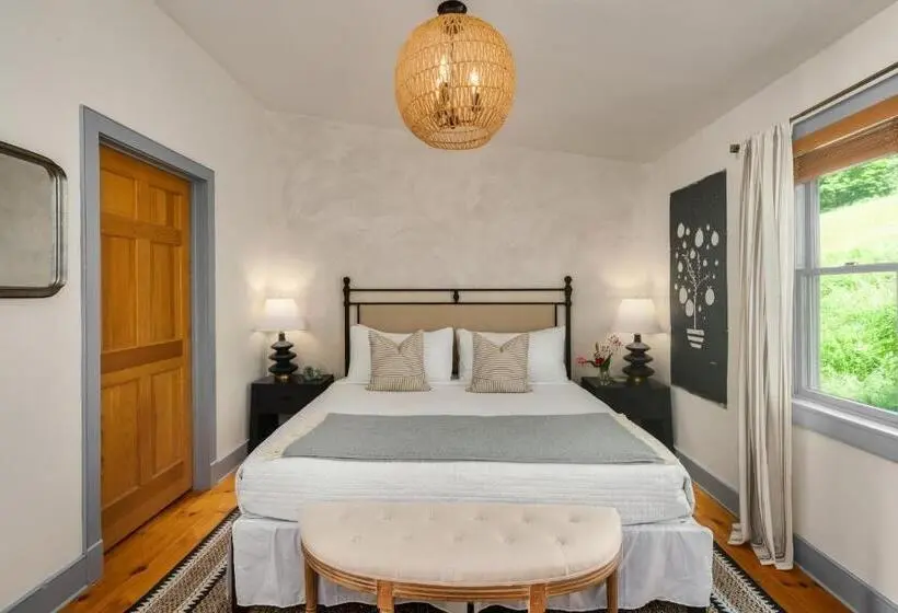 キングサイズベッドのデラックスルーム, Inn At Silver Maple Farm