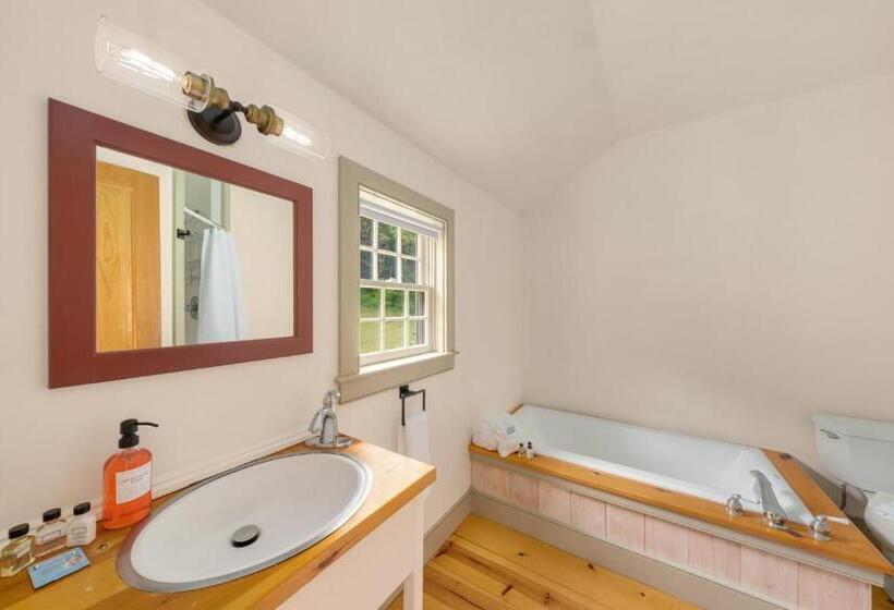 Люкс Дюплекс, Inn At Silver Maple Farm