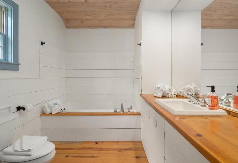 מיטת קינג בסוויטה, Inn At Silver Maple Farm