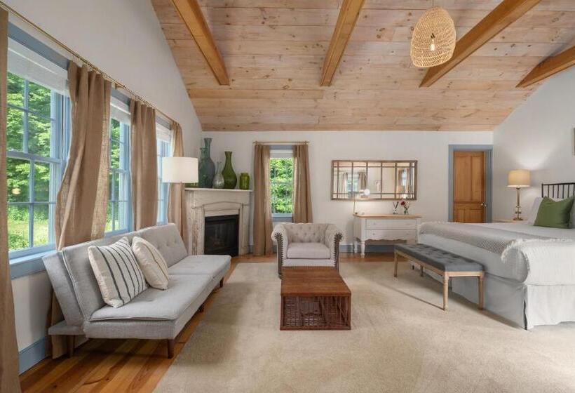 מיטת קינג בסוויטה, Inn At Silver Maple Farm