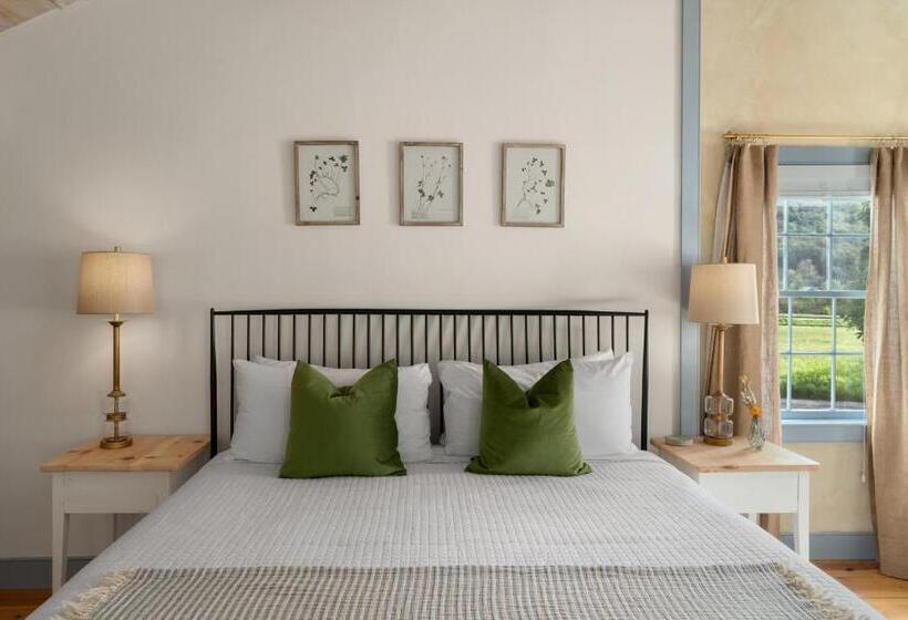 מיטת קינג בסוויטה, Inn At Silver Maple Farm