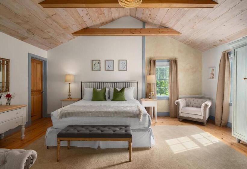 מיטת קינג בסוויטה, Inn At Silver Maple Farm